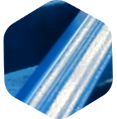 Detalle de los materiales de acero reforzado utilizados en la fabricación de básculas para ganado Quiñone