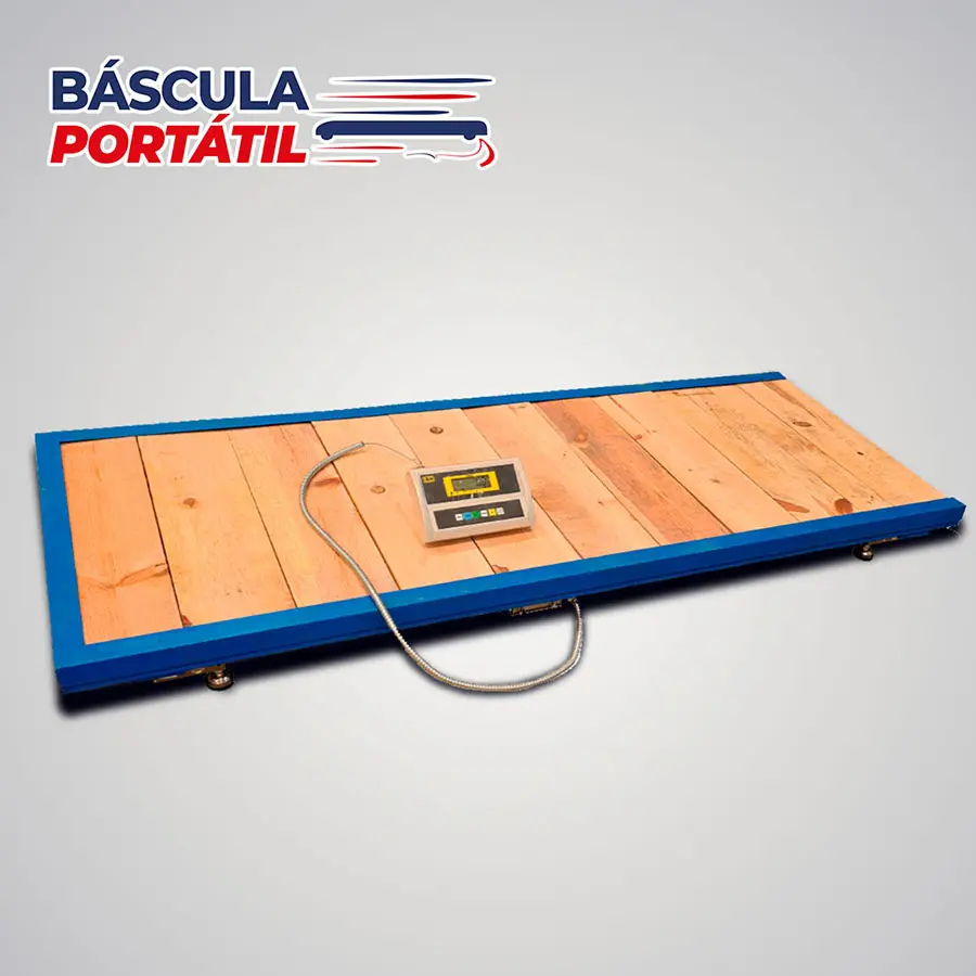 Báscula ganadera portátil de sobrepiso con plataforma de madera y marco azul, diseñada por Básculas Quiñonez para una instalación rápida sin obra civil.